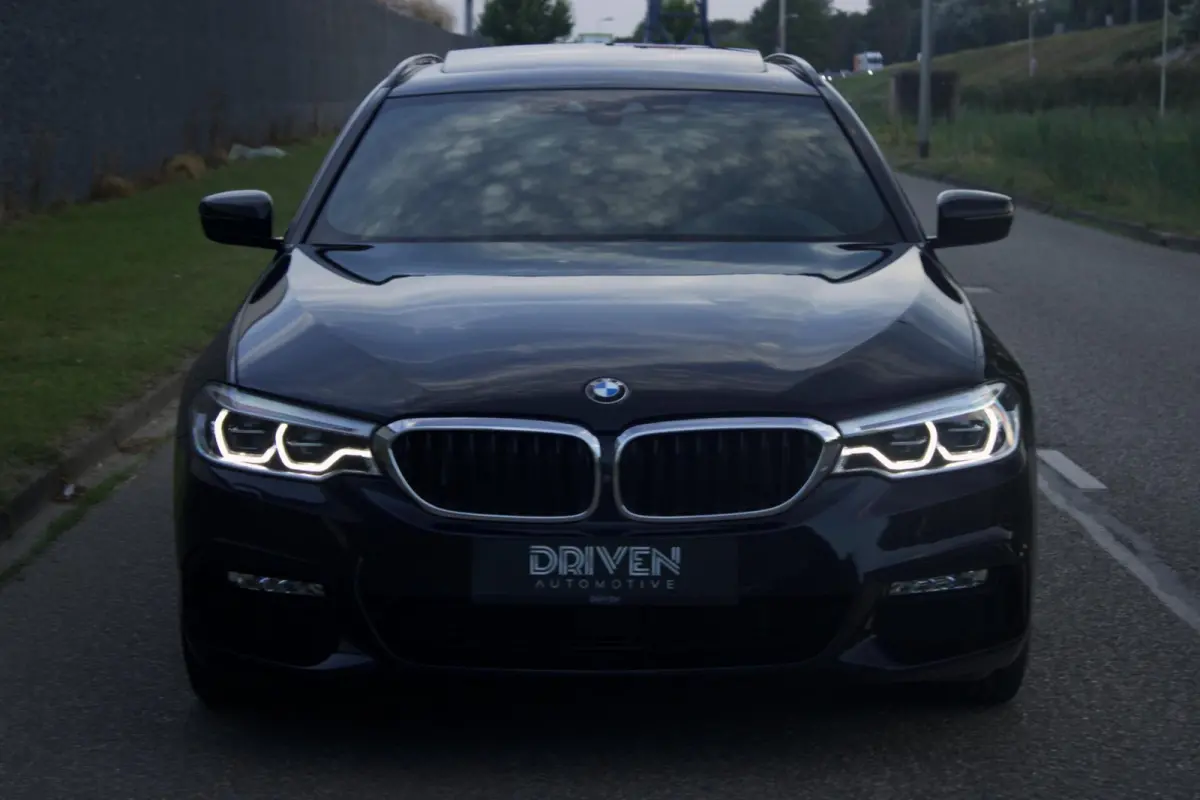 BMW 540i Touring M Sport | Pano - HUD - Comfort - H/K - Soft