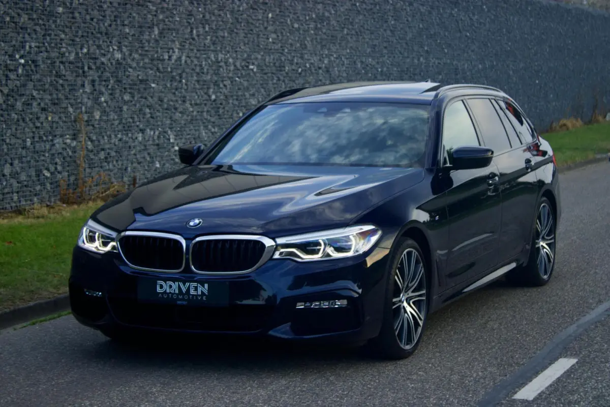 BMW 540i Touring M Sport | Pano - HUD - Comfort - H/K - Soft