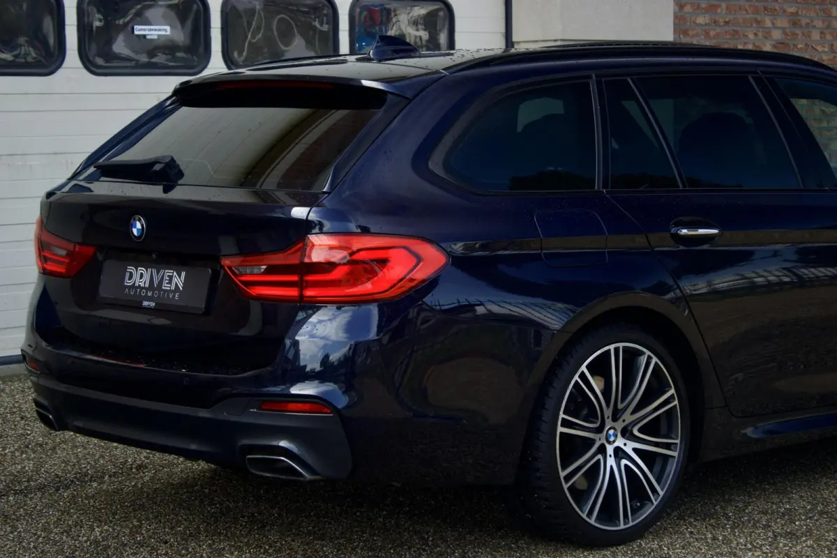BMW 540i Touring M Sport | Pano - HUD - Comfort - H/K - Soft