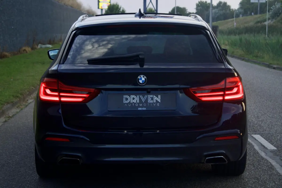BMW 540i Touring M Sport | Pano - HUD - Comfort - H/K - Soft