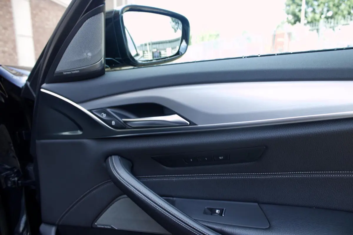 BMW 540i Touring M Sport | Pano - HUD - Comfort - H/K - Soft