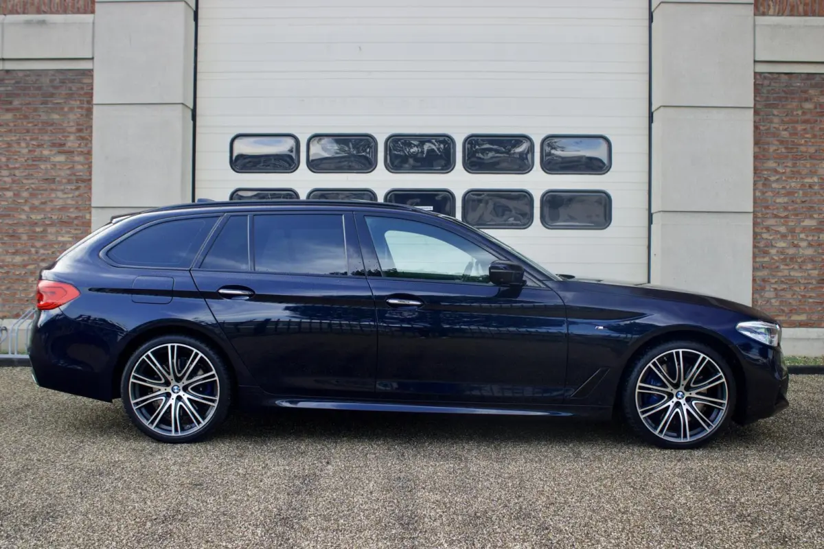 BMW 540i Touring M Sport | Pano - HUD - Comfort - H/K - Soft