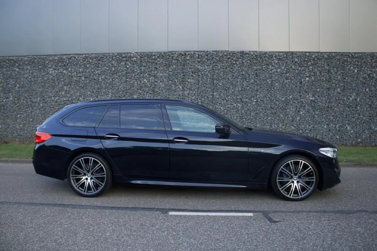 BMW 540i Touring M Sport | Pano - HUD - Comfort - H/K - Soft