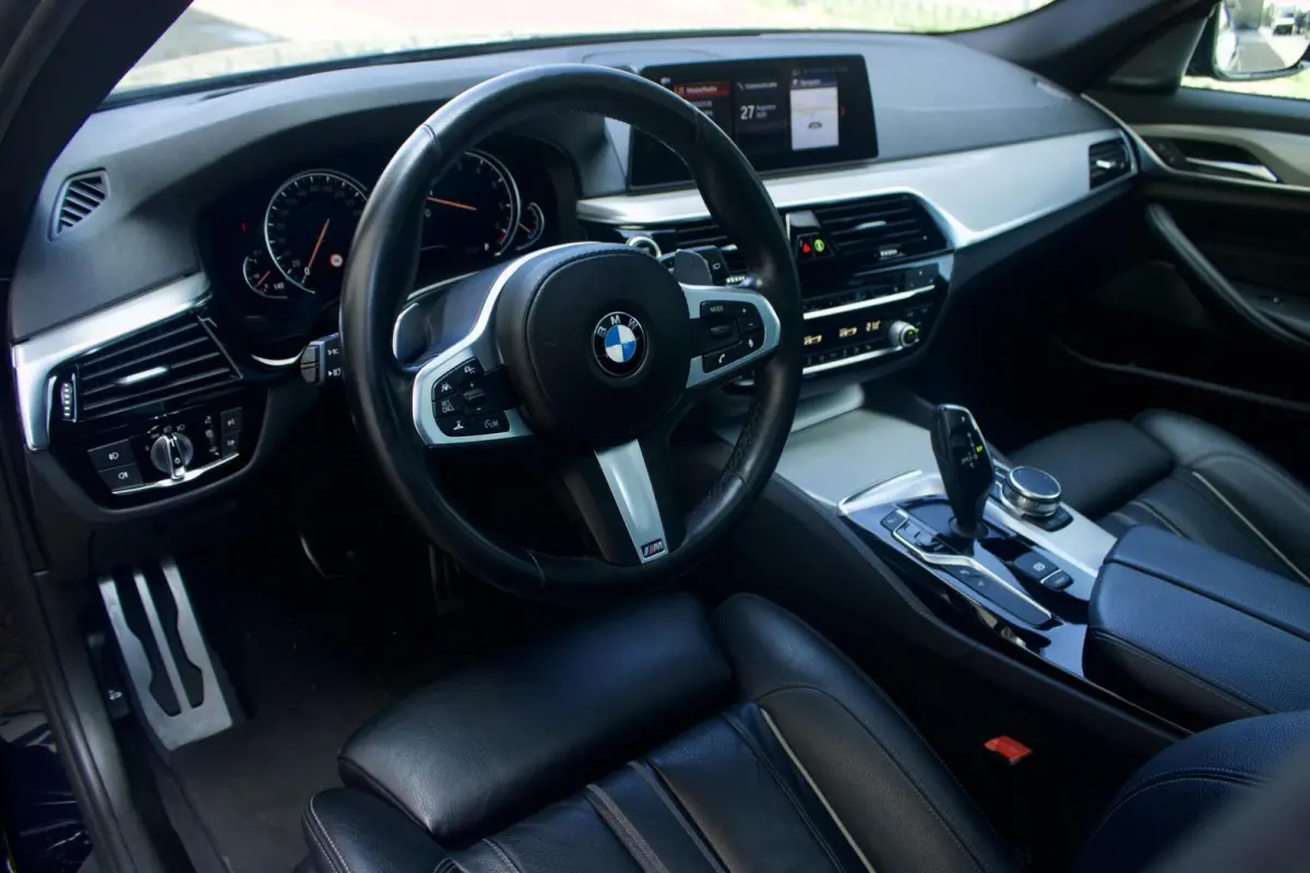 BMW 540i Touring M Sport | Pano - HUD - Comfort - H/K - Soft