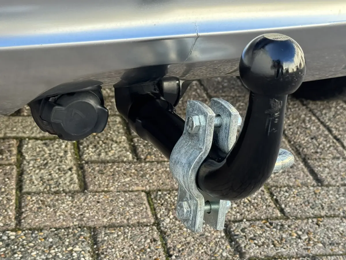 200 Edition Trekhaak All-Season Banden Panorama dak Automaat Cruise Clima Led verlichting