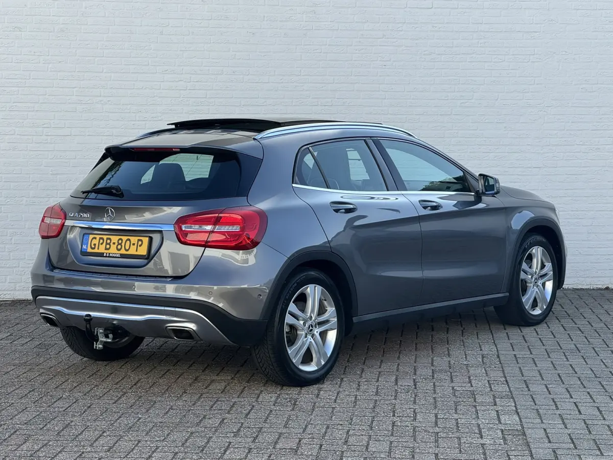 200 Edition Trekhaak All-Season Banden Panorama dak Automaat Cruise Clima Led verlichting