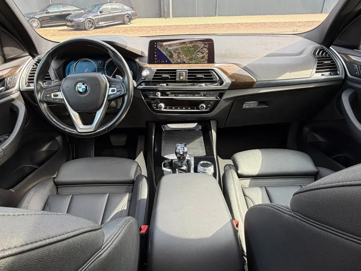 XDrive30i High Executive 185kW l PANO