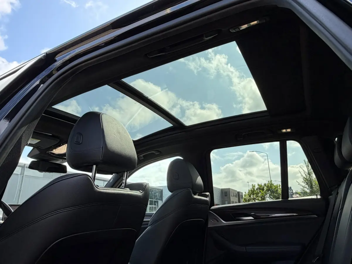 XDrive30i High Executive 185kW l PANO