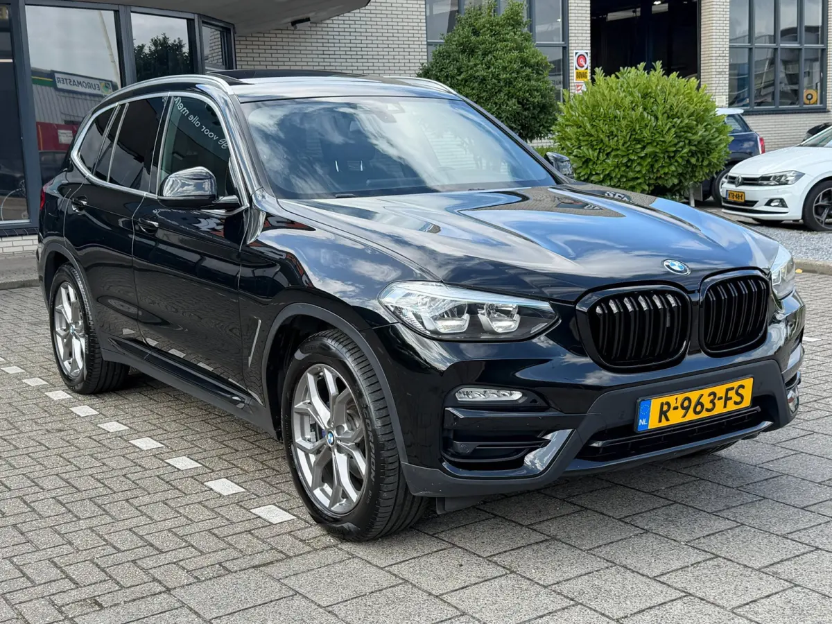 XDrive30i High Executive 185kW l PANO