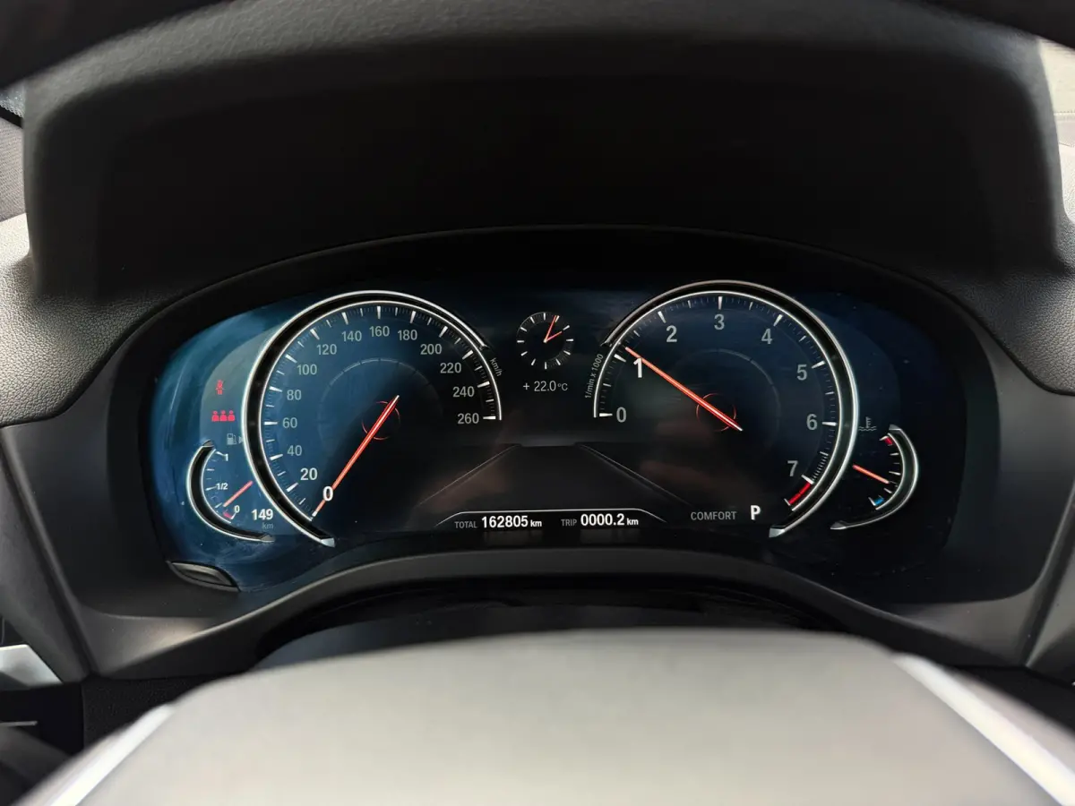 XDrive30i High Executive 185kW l PANO