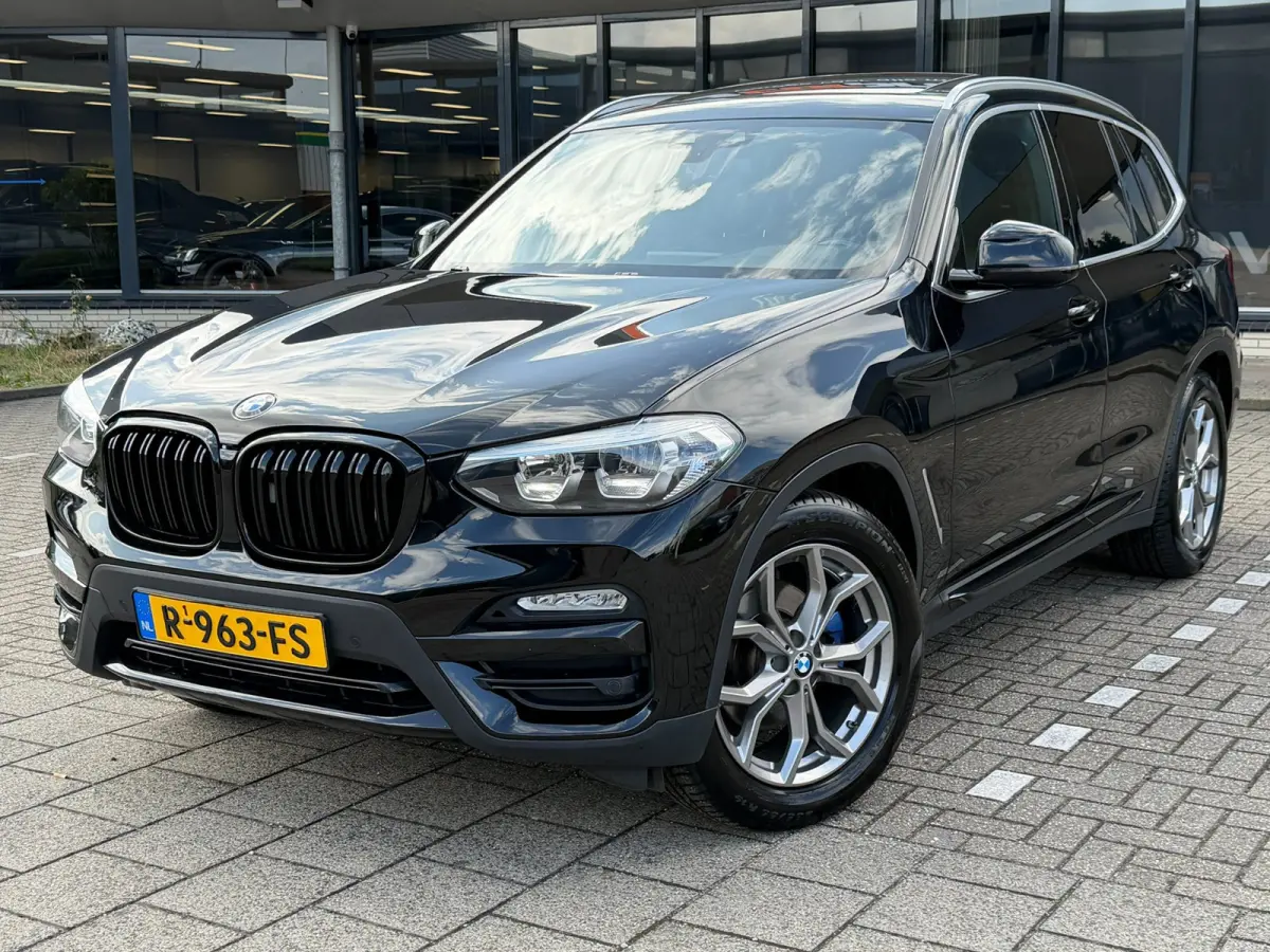 XDrive30i High Executive 185kW l PANO