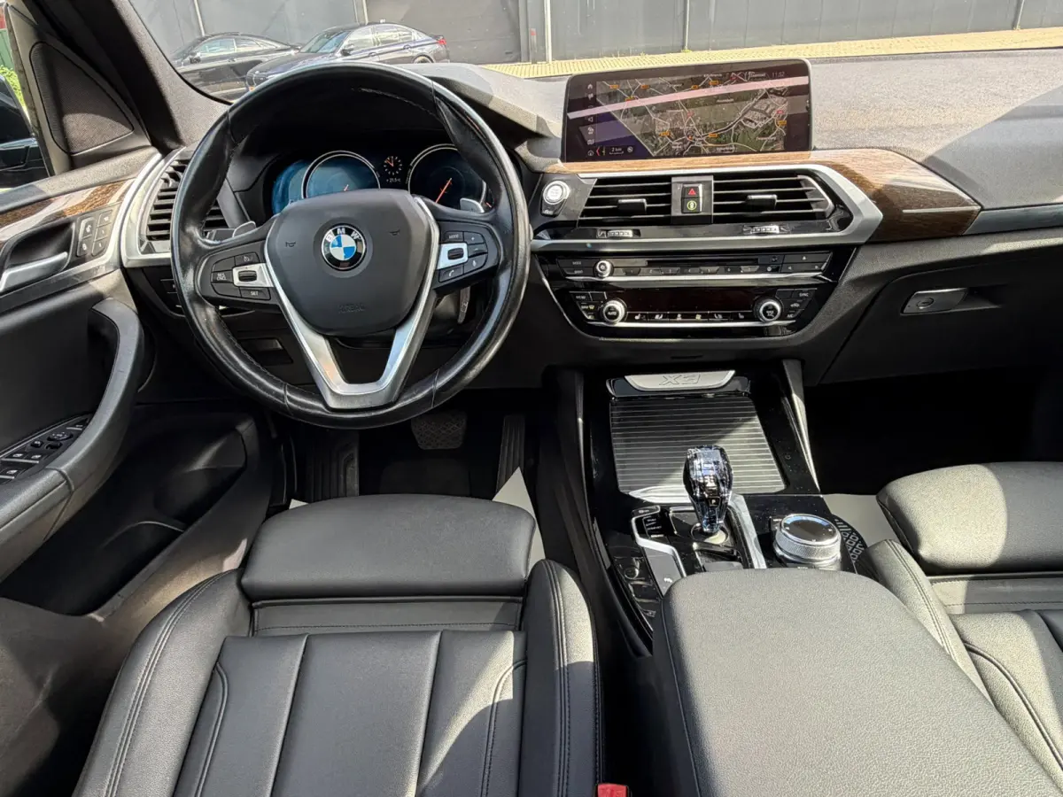 XDrive30i High Executive 185kW l PANO