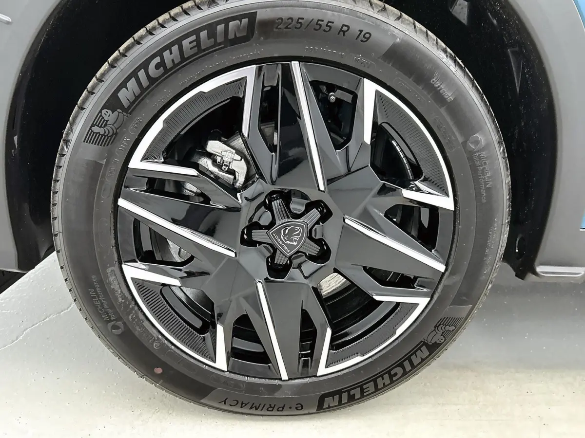 SUV GT Hybrid 145pk Automaat | Navigatie | Adaptieve cruise control | Stoel/stuurwiel verwarming | 360 graden camerasysteem | Elektrische achterklep |