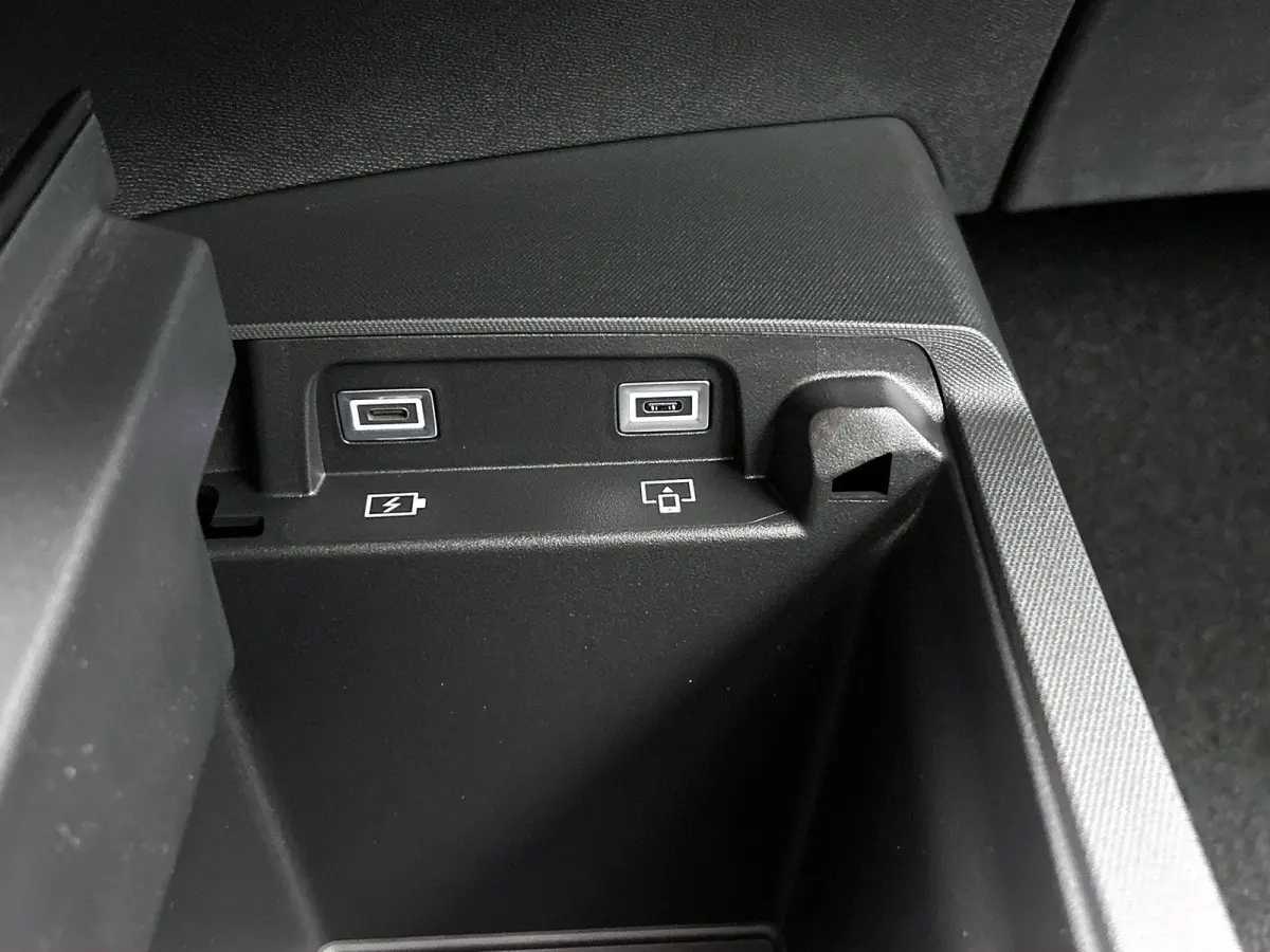 SUV GT Hybrid 145pk Automaat | Navigatie | Adaptieve cruise control | Stoel/stuurwiel verwarming | 360 graden camerasysteem | Elektrische achterklep |