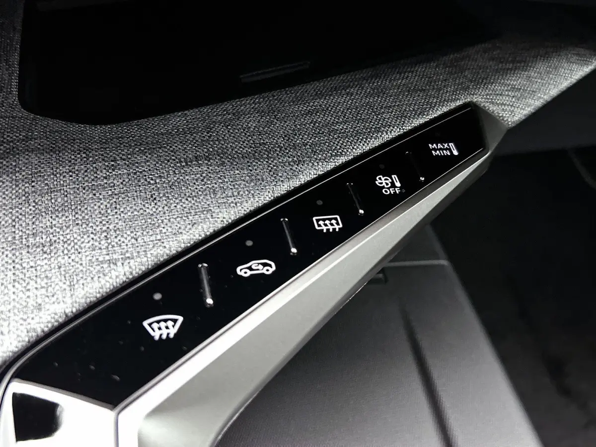 SUV GT Hybrid 145pk Automaat | Navigatie | Adaptieve cruise control | Stoel/stuurwiel verwarming | 360 graden camerasysteem | Elektrische achterklep |