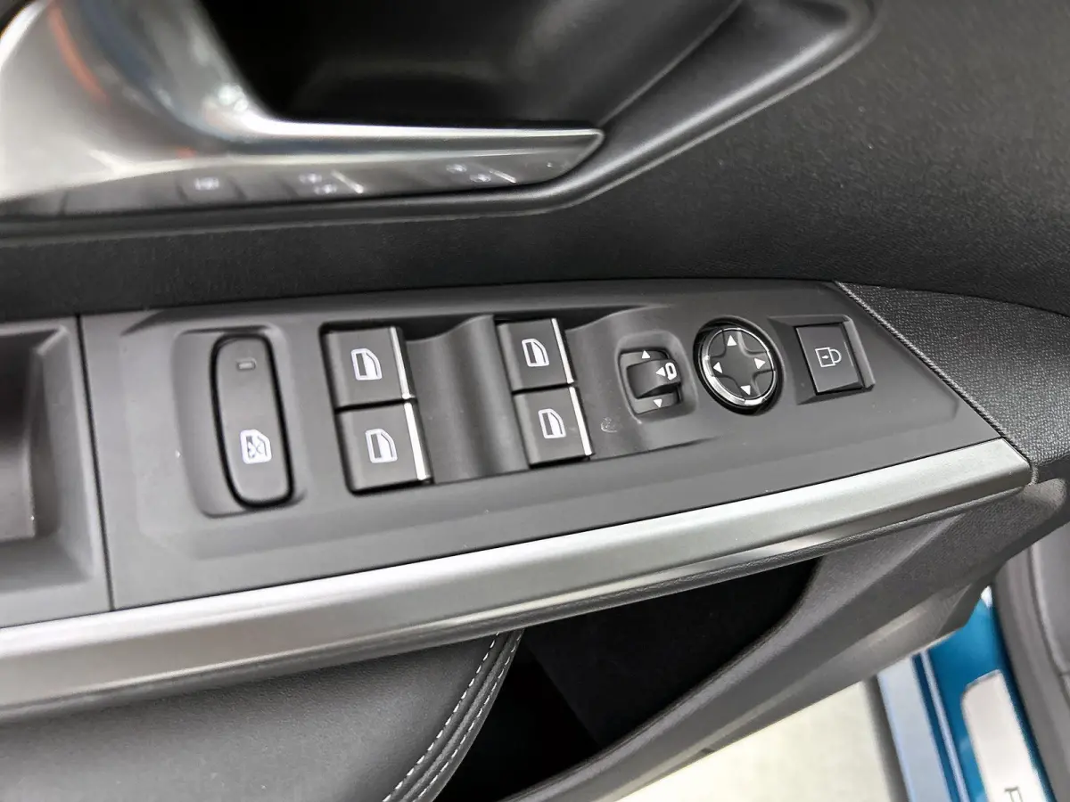 SUV GT Hybrid 145pk Automaat | Navigatie | Adaptieve cruise control | Stoel/stuurwiel verwarming | 360 graden camerasysteem | Elektrische achterklep |