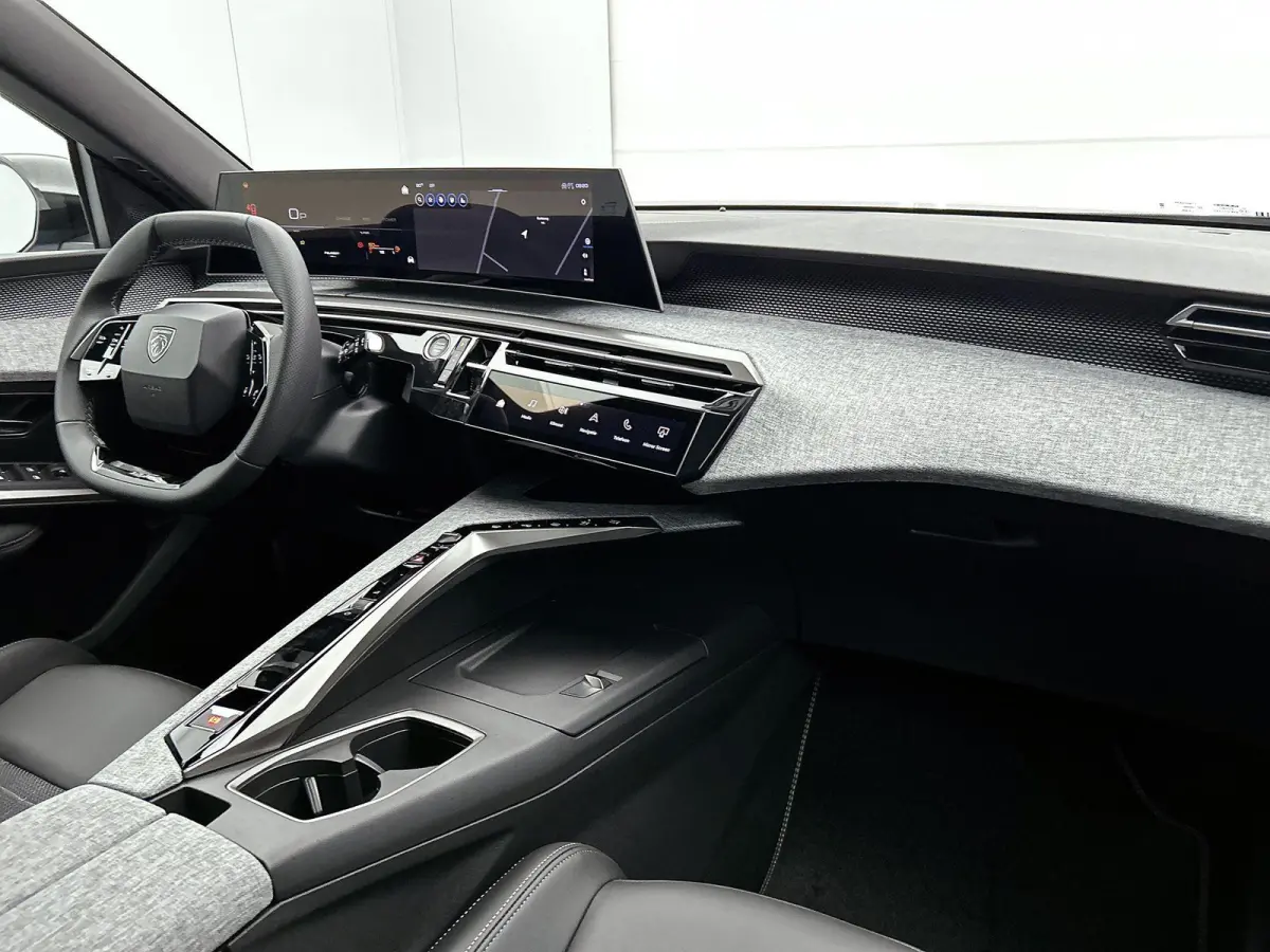 SUV GT Hybrid 145pk Automaat | Navigatie | Adaptieve cruise control | Stoel/stuurwiel verwarming | 360 graden camerasysteem | Elektrische achterklep |