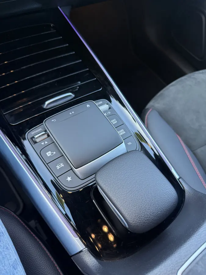 GLA-klasse. 250 e Business Solution AMG Limited. | AUTOMAAT | TREKHAAK | CAMERA | SFEERVERL. | NAVI | CRUISE |