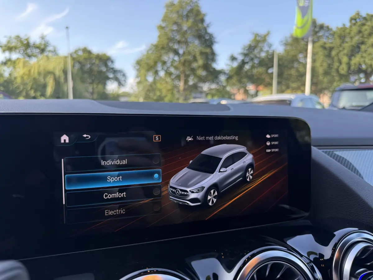 GLA-klasse. 250 e Business Solution AMG Limited. | AUTOMAAT | TREKHAAK | CAMERA | SFEERVERL. | NAVI | CRUISE |
