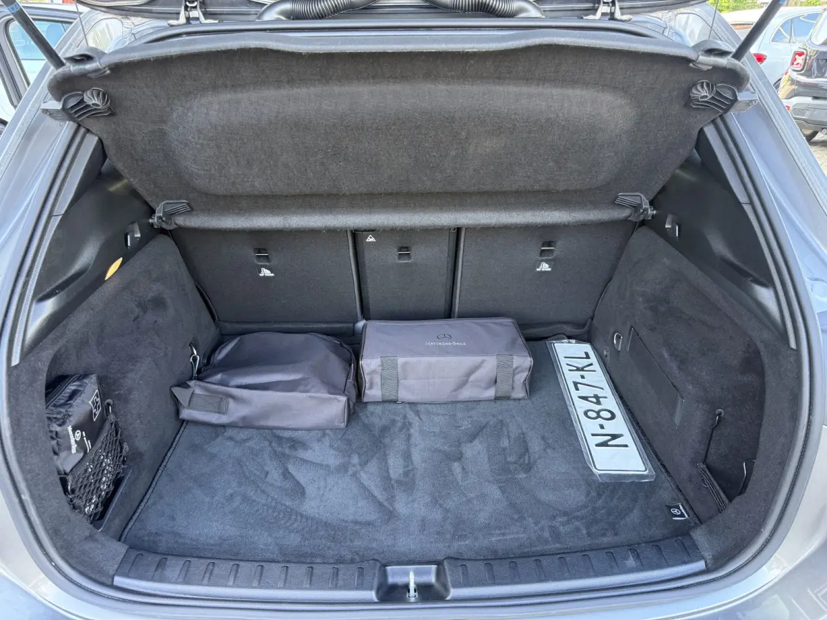 GLA-klasse. 250 e Business Solution AMG Limited. | AUTOMAAT | TREKHAAK | CAMERA | SFEERVERL. | NAVI | CRUISE |