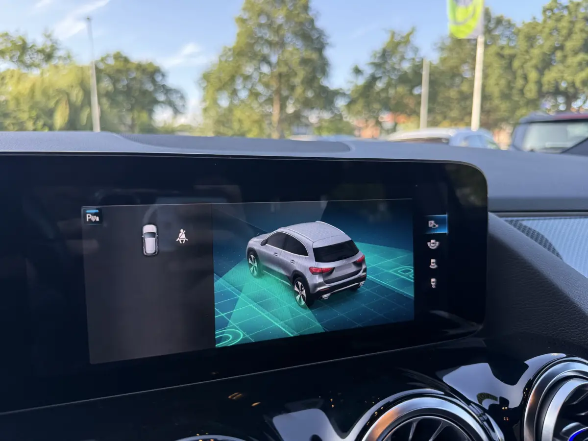GLA-klasse. 250 e Business Solution AMG Limited. | AUTOMAAT | TREKHAAK | CAMERA | SFEERVERL. | NAVI | CRUISE |