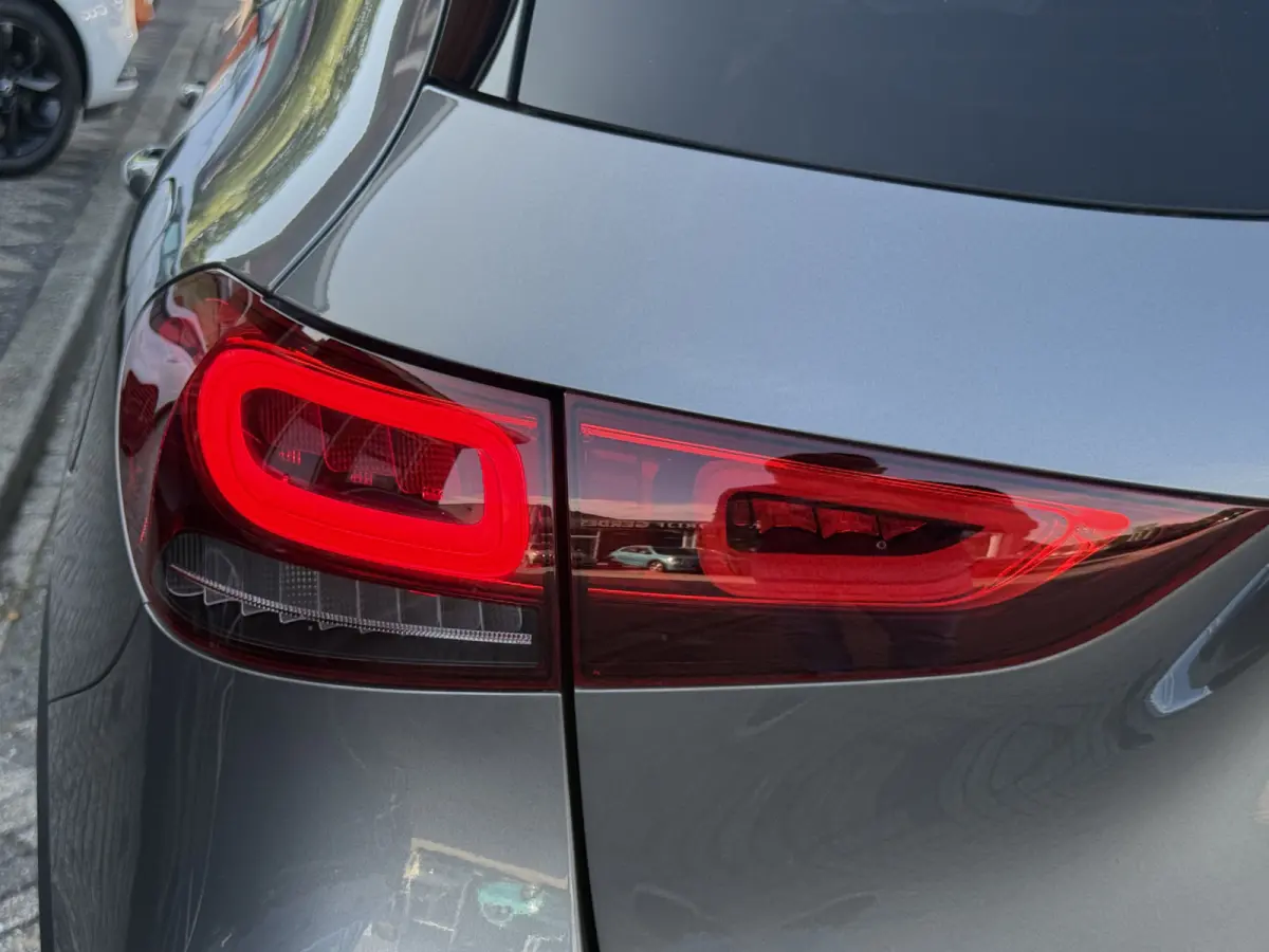 GLA-klasse. 250 e Business Solution AMG Limited. | AUTOMAAT | TREKHAAK | CAMERA | SFEERVERL. | NAVI | CRUISE |
