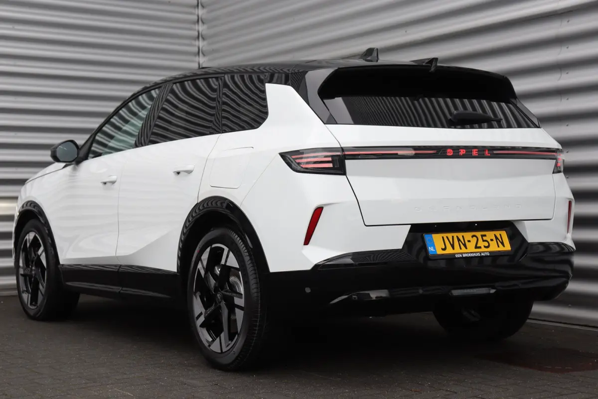 1.6 TURBO PHEV 195PK GS AUTOMAAT / NAVI / LEDER / CLIMA / FULL-LED / PDC / KEYLESS / 19" LMV /  PANO. DAK / ADAPT. CRUISE / 1E EIGENAAR / NIEUWSTAAT !!