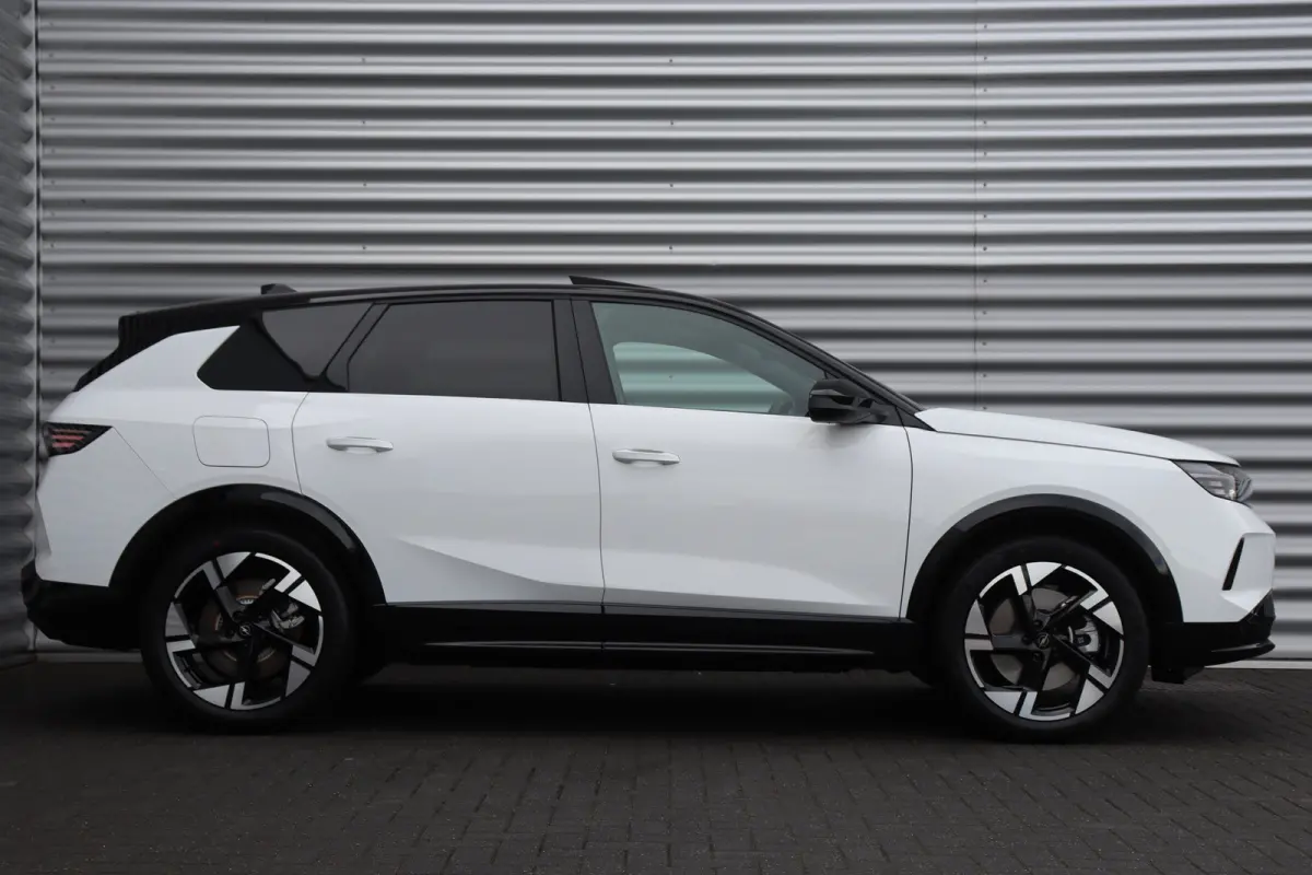 1.6 TURBO PHEV 195PK GS AUTOMAAT / NAVI / LEDER / CLIMA / FULL-LED / PDC / KEYLESS / 19" LMV /  PANO. DAK / ADAPT. CRUISE / 1E EIGENAAR / NIEUWSTAAT !!
