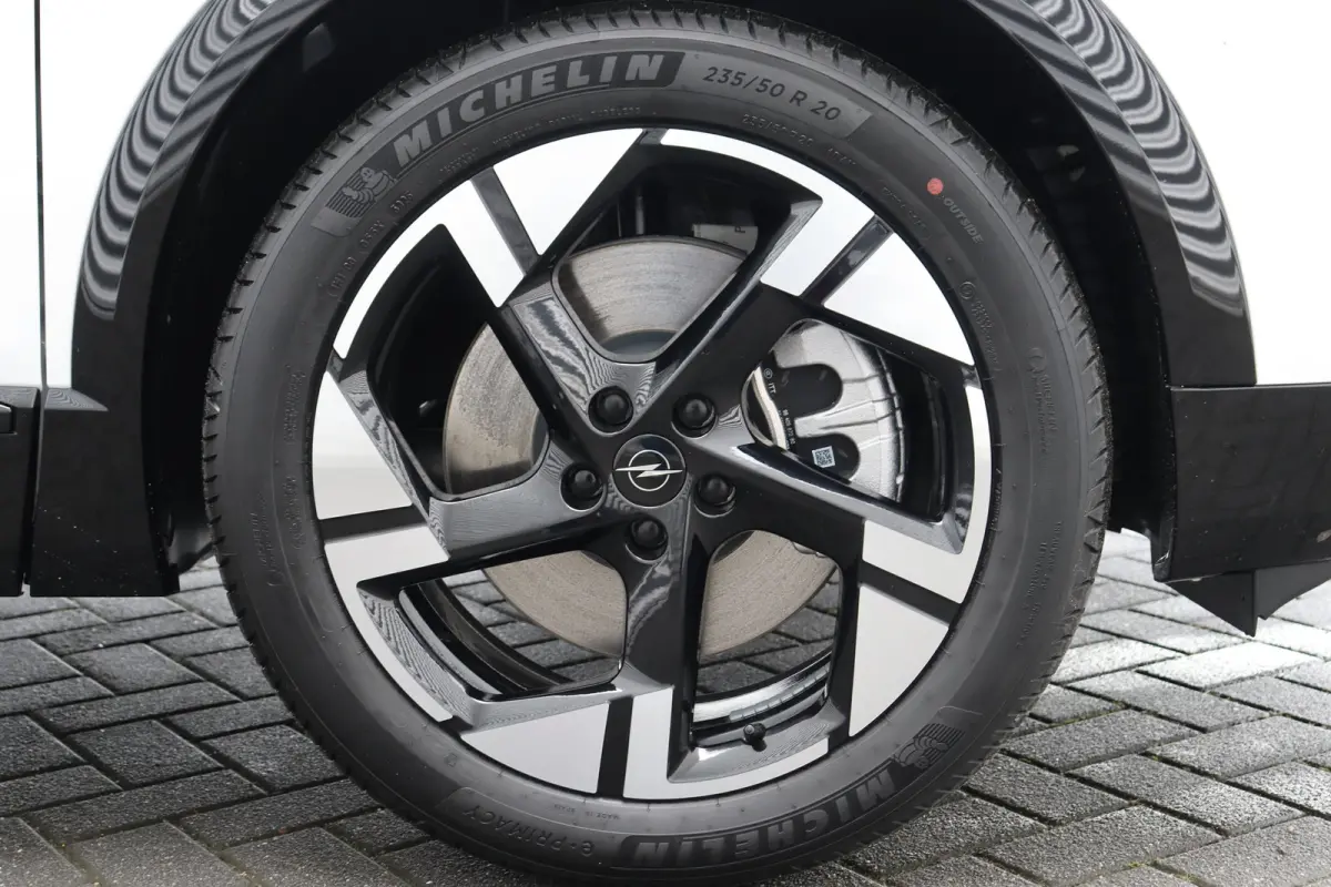 1.6 TURBO PHEV 195PK GS AUTOMAAT / NAVI / LEDER / CLIMA / FULL-LED / PDC / KEYLESS / 19" LMV /  PANO. DAK / ADAPT. CRUISE / 1E EIGENAAR / NIEUWSTAAT !!