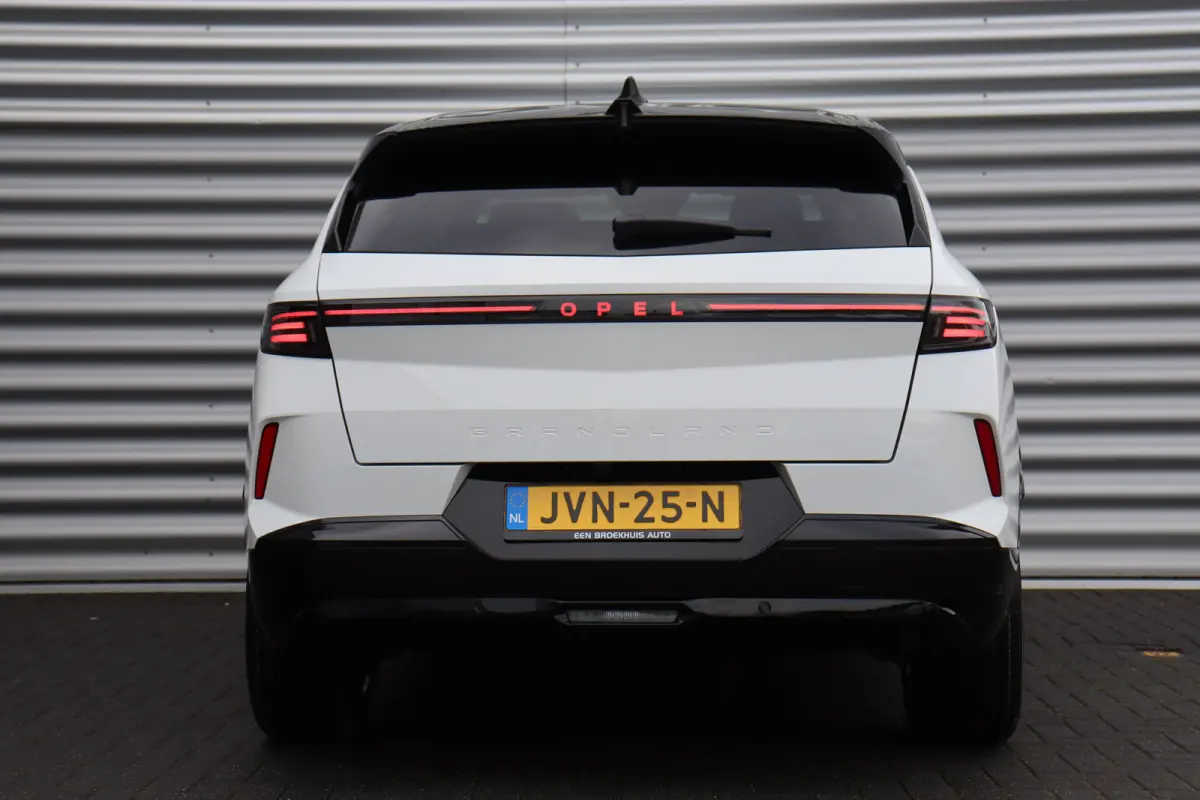 1.6 TURBO PHEV 195PK GS AUTOMAAT / NAVI / LEDER / CLIMA / FULL-LED / PDC / KEYLESS / 19" LMV /  PANO. DAK / ADAPT. CRUISE / 1E EIGENAAR / NIEUWSTAAT !!