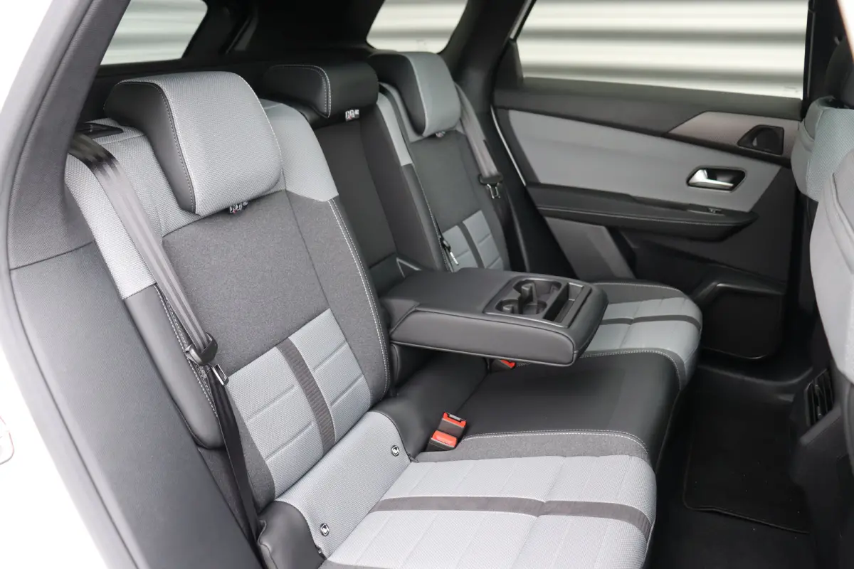 1.6 TURBO PHEV 195PK GS AUTOMAAT / NAVI / LEDER / CLIMA / FULL-LED / PDC / KEYLESS / 19" LMV /  PANO. DAK / ADAPT. CRUISE / 1E EIGENAAR / NIEUWSTAAT !!