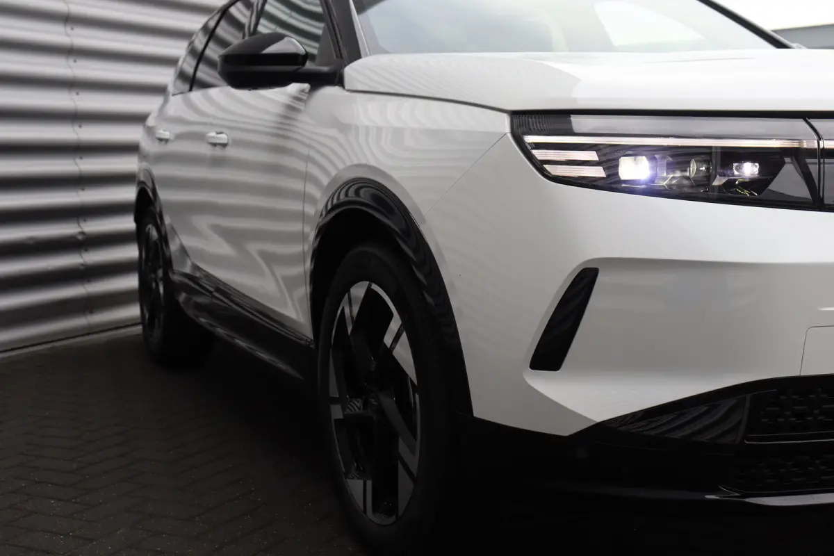 1.6 TURBO PHEV 195PK GS AUTOMAAT / NAVI / LEDER / CLIMA / FULL-LED / PDC / KEYLESS / 19" LMV /  PANO. DAK / ADAPT. CRUISE / 1E EIGENAAR / NIEUWSTAAT !!