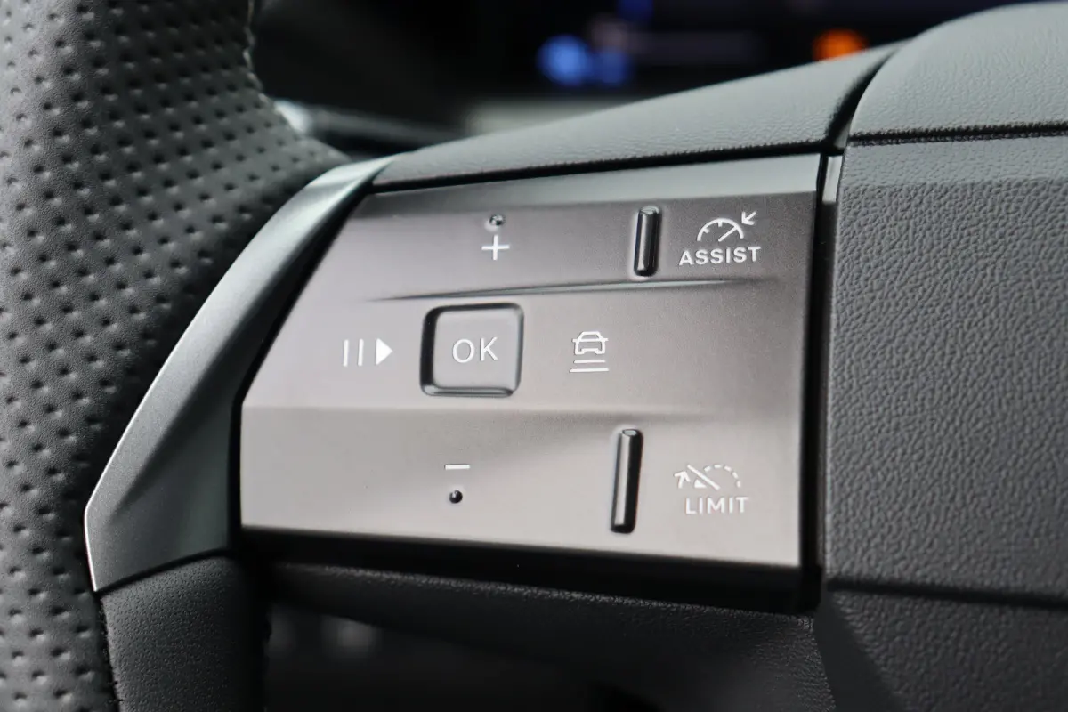 1.6 TURBO PHEV 195PK GS AUTOMAAT / NAVI / LEDER / CLIMA / FULL-LED / PDC / KEYLESS / 19" LMV /  PANO. DAK / ADAPT. CRUISE / 1E EIGENAAR / NIEUWSTAAT !!