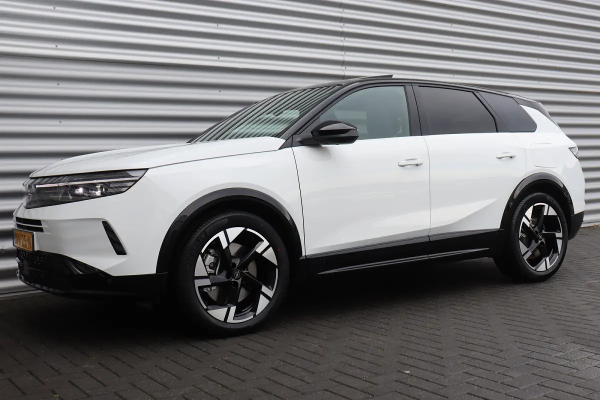 1.6 TURBO PHEV 195PK GS AUTOMAAT / NAVI / LEDER / CLIMA / FULL-LED / PDC / KEYLESS / 19" LMV /  PANO. DAK / ADAPT. CRUISE / 1E EIGENAAR / NIEUWSTAAT !!