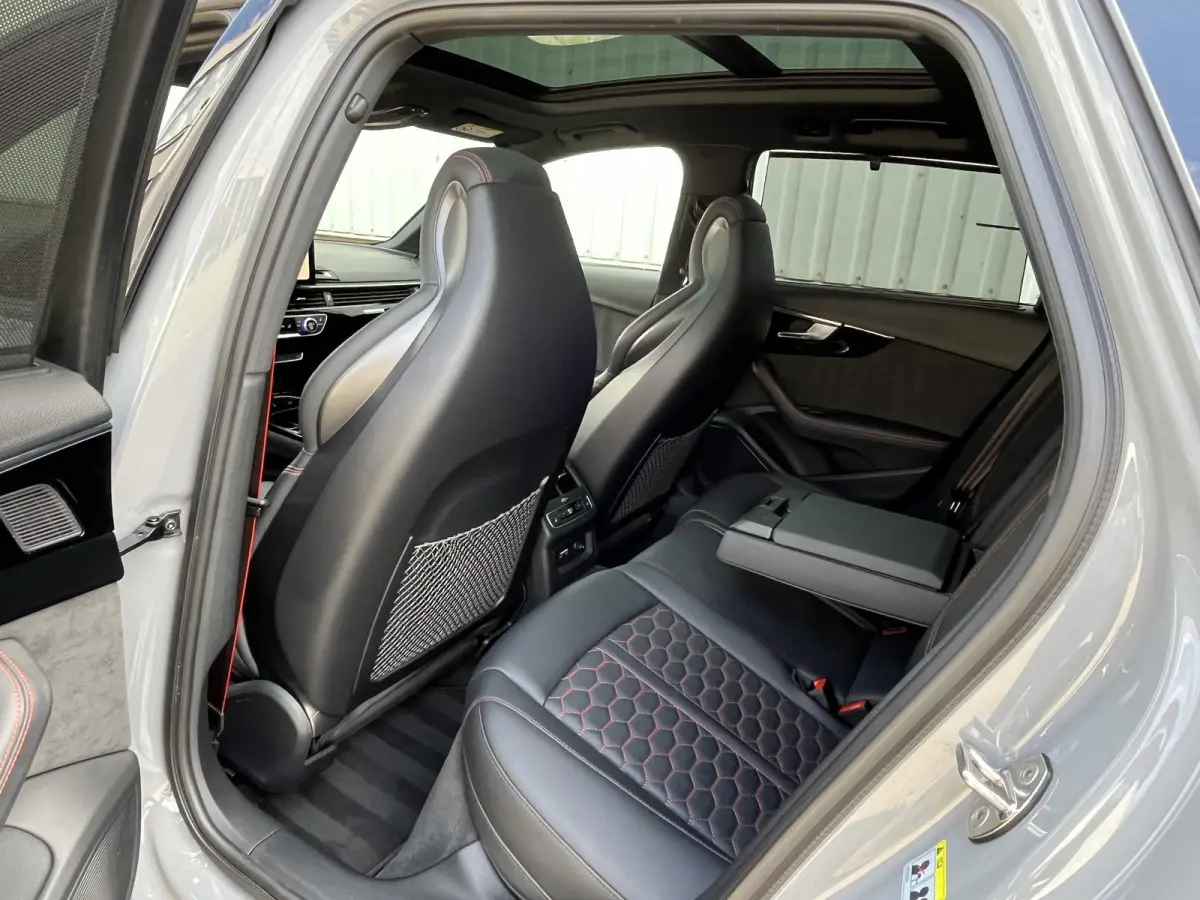 2.9 TFSI RS 4 quattro |Voll.Historie/Pano.Dak/Head-Up/Bang&Olufsen/Navi/Sportdiffertentieel/Elektr.Wegklapbare Trekhaak