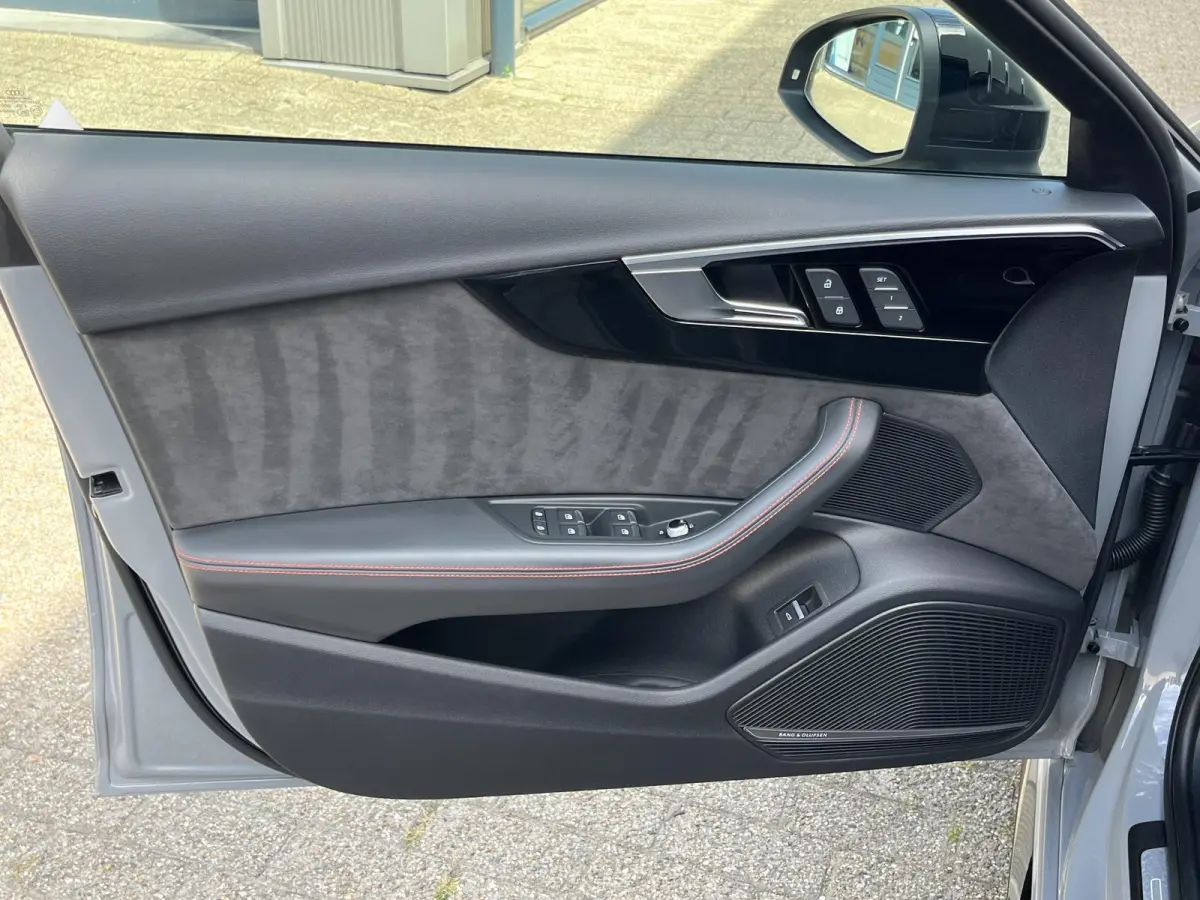 2.9 TFSI RS 4 quattro |Voll.Historie/Pano.Dak/Head-Up/Bang&Olufsen/Navi/Sportdiffertentieel/Elektr.Wegklapbare Trekhaak