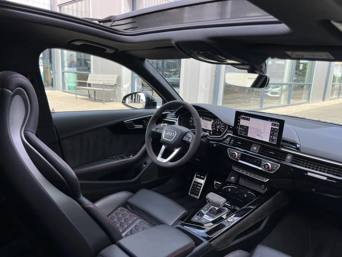 2.9 TFSI RS 4 quattro |Voll.Historie/Pano.Dak/Head-Up/Bang&Olufsen/Navi/Sportdiffertentieel/Elektr.Wegklapbare Trekhaak