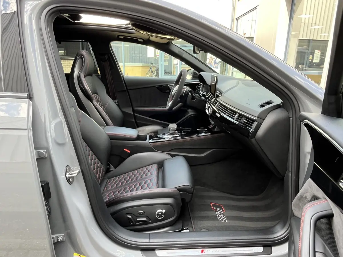2.9 TFSI RS 4 quattro |Voll.Historie/Pano.Dak/Head-Up/Bang&Olufsen/Navi/Sportdiffertentieel/Elektr.Wegklapbare Trekhaak