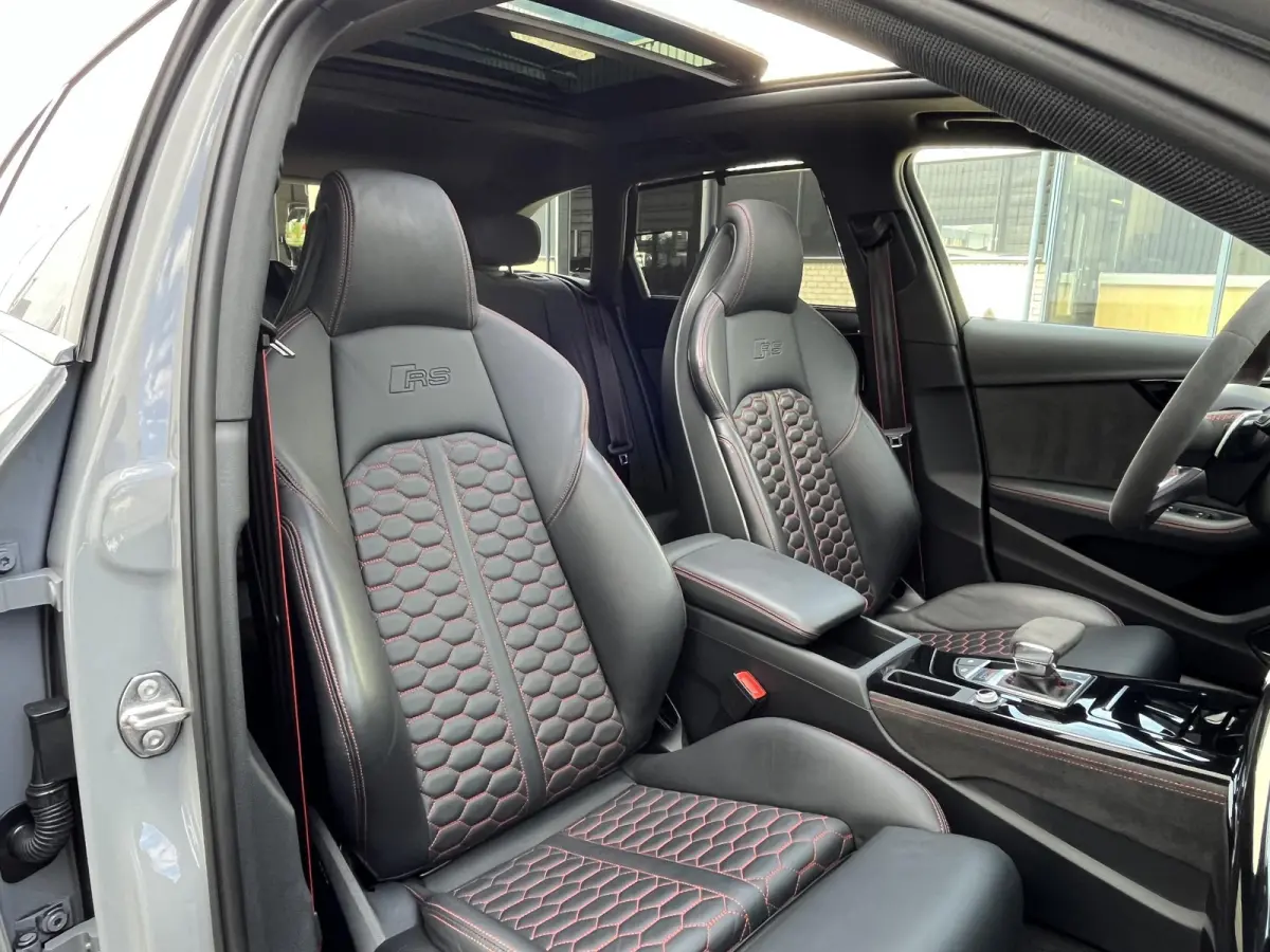 2.9 TFSI RS 4 quattro |Voll.Historie/Pano.Dak/Head-Up/Bang&Olufsen/Navi/Sportdiffertentieel/Elektr.Wegklapbare Trekhaak