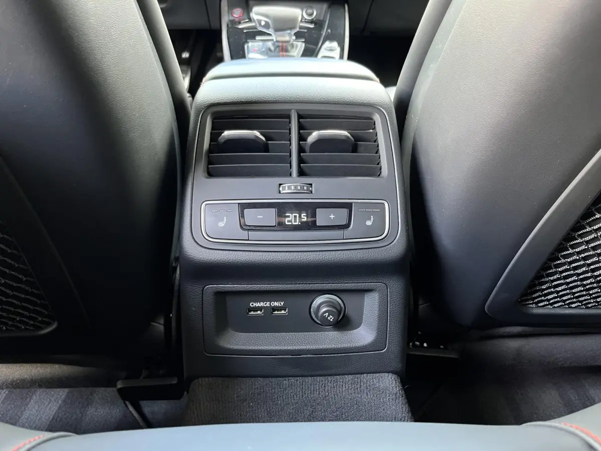 2.9 TFSI RS 4 quattro |Voll.Historie/Pano.Dak/Head-Up/Bang&Olufsen/Navi/Sportdiffertentieel/Elektr.Wegklapbare Trekhaak