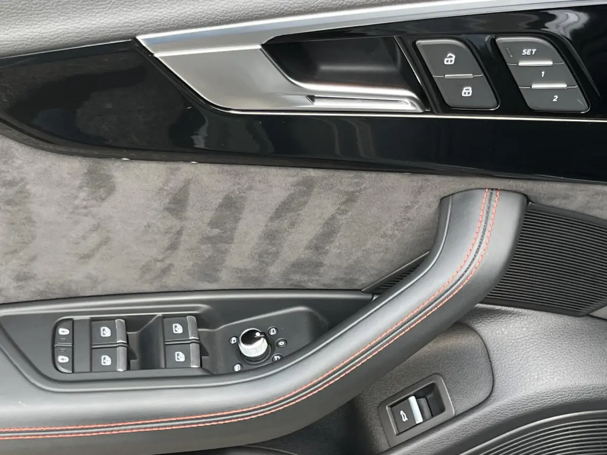 2.9 TFSI RS 4 quattro |Voll.Historie/Pano.Dak/Head-Up/Bang&Olufsen/Navi/Sportdiffertentieel/Elektr.Wegklapbare Trekhaak