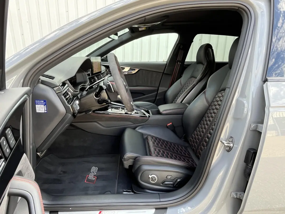 2.9 TFSI RS 4 quattro |Voll.Historie/Pano.Dak/Head-Up/Bang&Olufsen/Navi/Sportdiffertentieel/Elektr.Wegklapbare Trekhaak