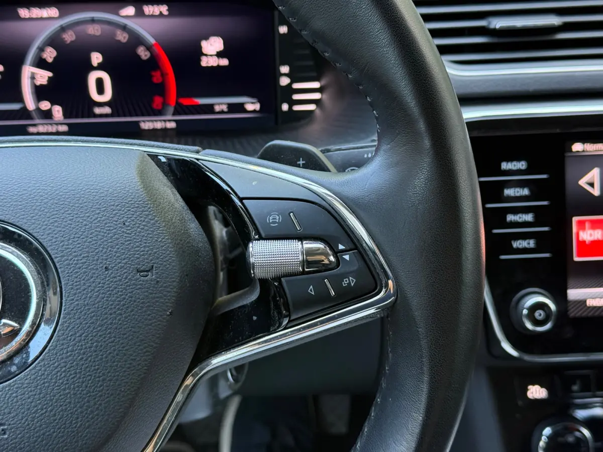 1.4 TSI iV Business Edition Plus Plug In Hybride l 91,47% SOH l Winterset l Automaat l Camera l Virtual l Xenon