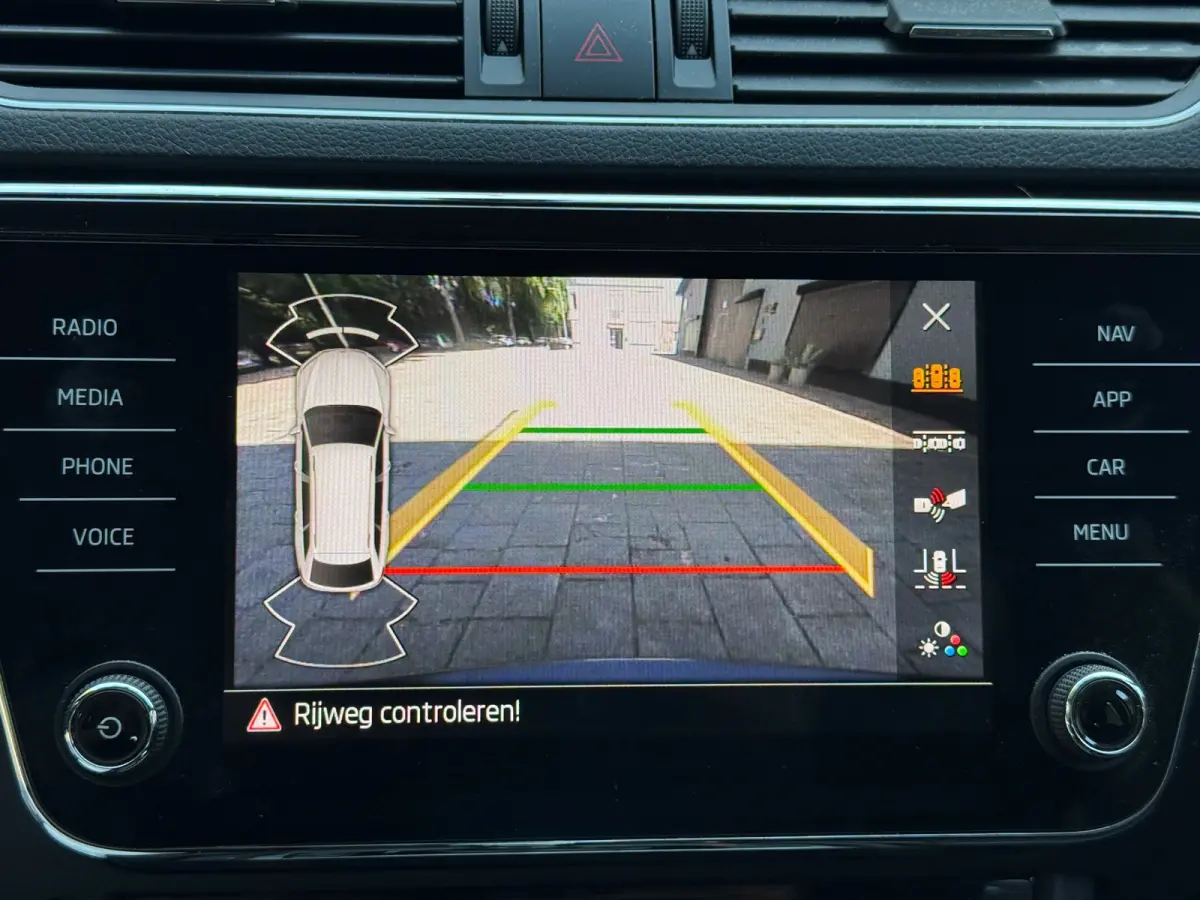1.4 TSI iV Business Edition Plus Plug In Hybride l 91,47% SOH l Winterset l Automaat l Camera l Virtual l Xenon
