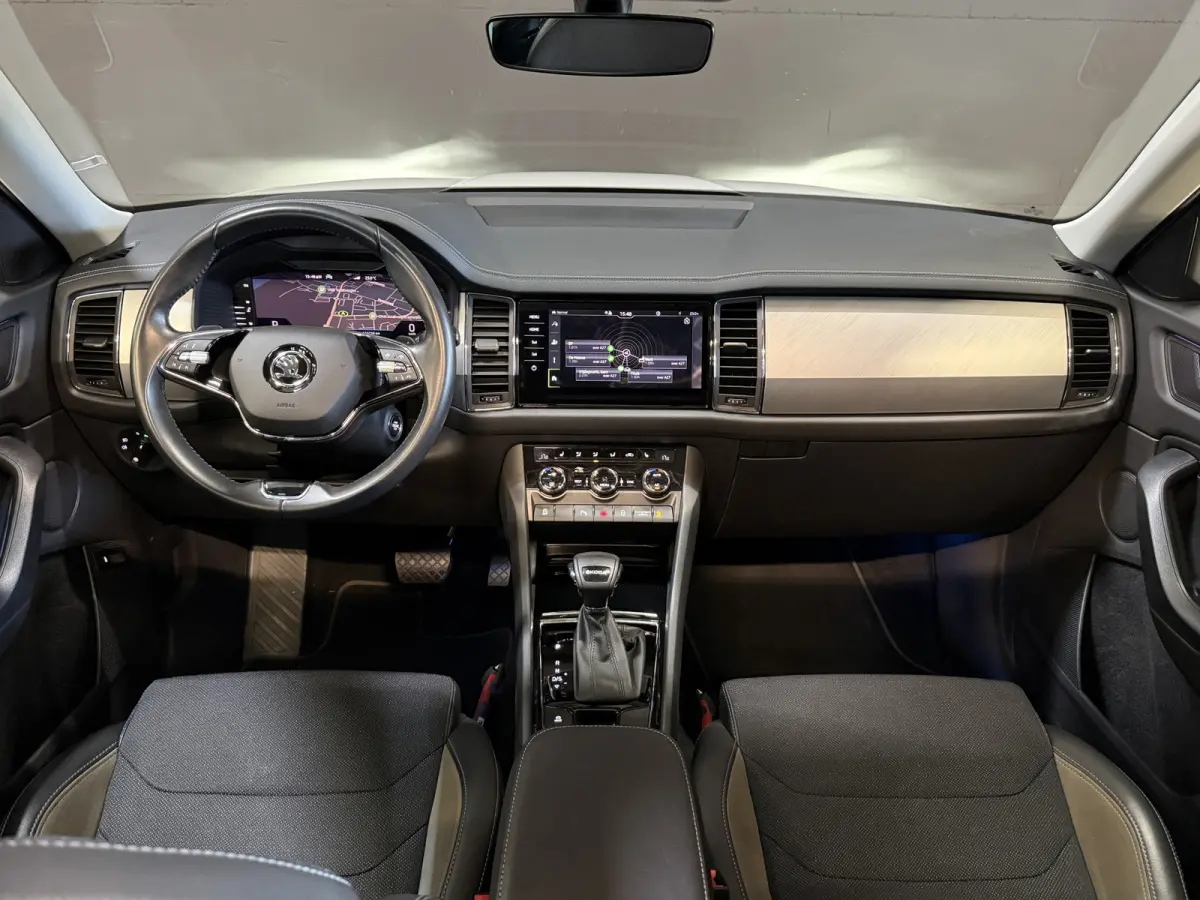 1.5 TSI Business Edition | Panoramadak | Trekhaak | Apple Carplay | Dakdragers