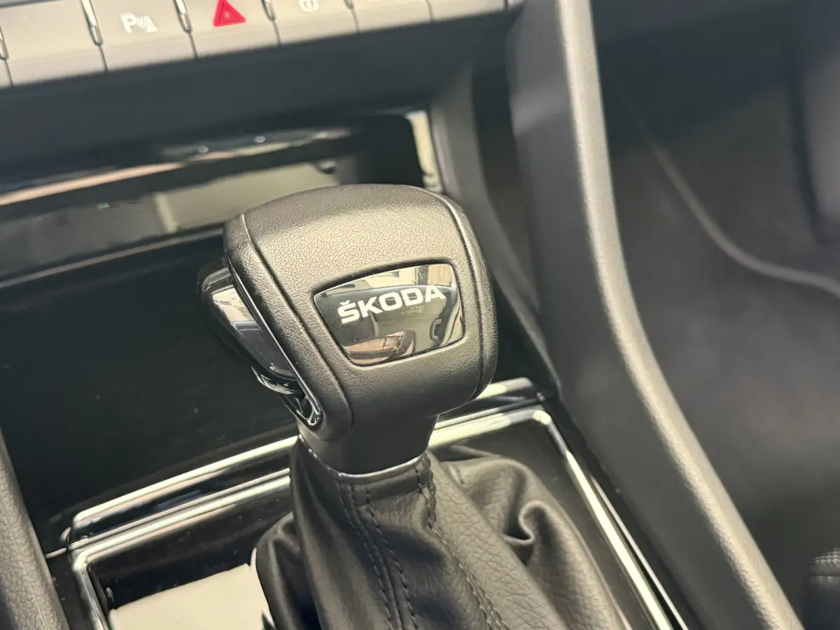 1.5 TSI Business Edition | Panoramadak | Trekhaak | Apple Carplay | Dakdragers