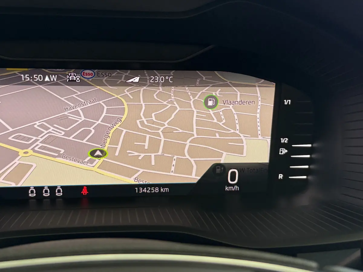 1.5 TSI Business Edition | Panoramadak | Trekhaak | Apple Carplay | Dakdragers