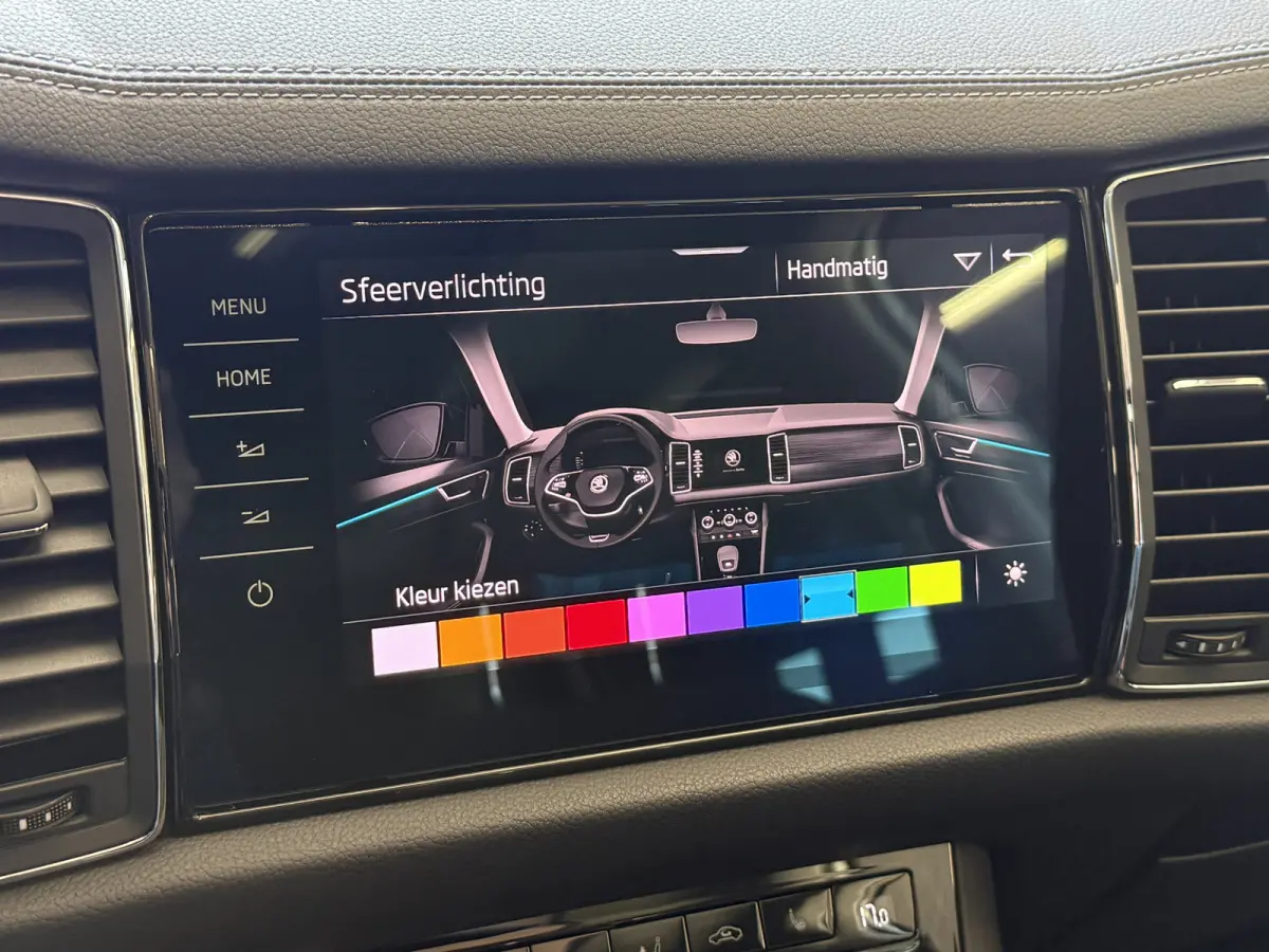 1.5 TSI Business Edition | Panoramadak | Trekhaak | Apple Carplay | Dakdragers