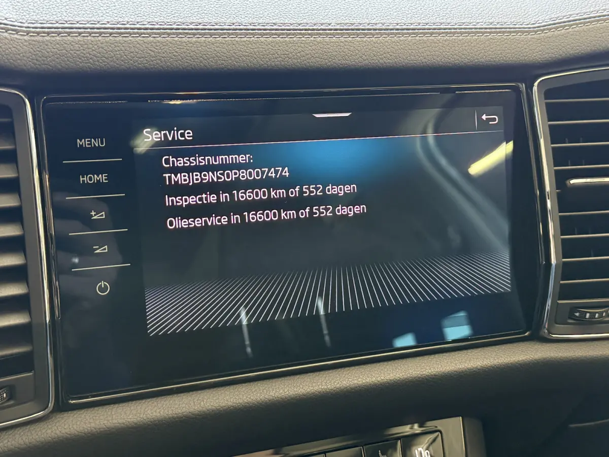 1.5 TSI Business Edition | Panoramadak | Trekhaak | Apple Carplay | Dakdragers