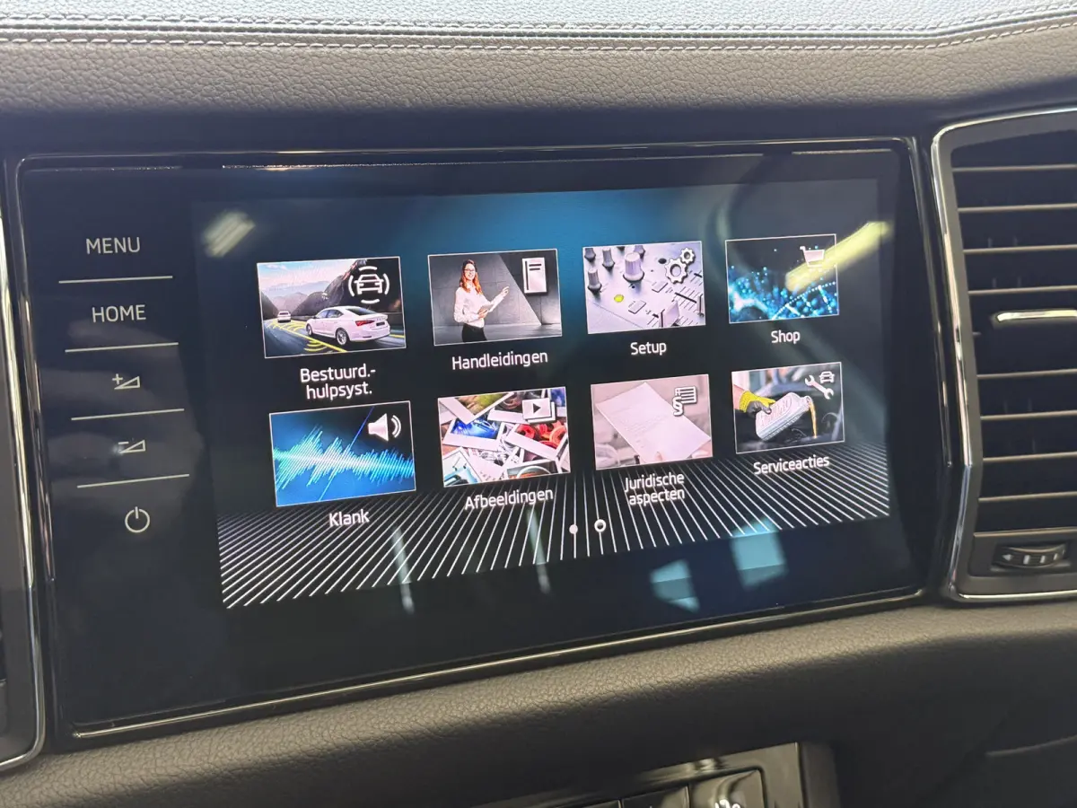 1.5 TSI Business Edition | Panoramadak | Trekhaak | Apple Carplay | Dakdragers